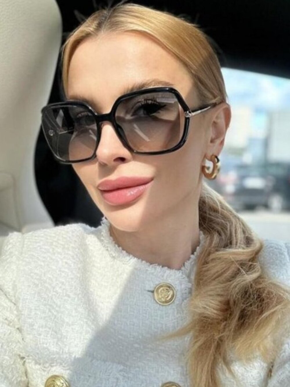 Tom Ford Solange-02 FT1089 01C Sunglasses Black Square Frame, Smoke Lenses